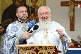 (Video) „Călători pe-o mare, / Veșnic tulburată, / Noi ne-am pus în tine, / Chiar nădejdea toată” – IPS Andrei