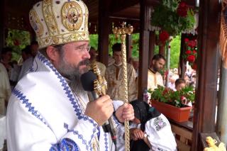 (Video) „Maica Domnului este cu noi, ne acoperă cu acoperământul ei cel luminos în toată vremea și în tot locul” – PS Macarie