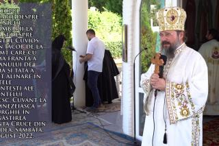 (Video) „Sfântul Cuvios Ioan Iacob de la Neamț cu inima frântă a orfanului de mamă și tată a găsit alinare în brațele părintești ale Părintelui ceresc” – PS Macarie