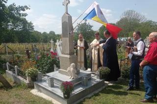 Monument închinat eroilor în Parohia Fântânele, Protoieria Sascut