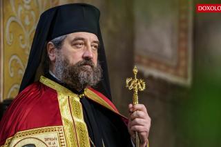(Video) „Praznicul Adormirii Maicii Domnului ne cheamă să înțelegem cu cât firesc Dumnezeu lucrează tainele sale în mijlocul nostru” – PS Nichifor
