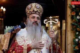 (Video) IPS Teofan: „Dumnezeiasca și Sfânta Cruce este modul de viață al creștinilor”