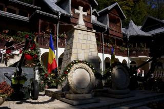 (Video) Slujire arhierească la Mănăstirea „Înălțarea Sfintei Cruci” - Brusturi
