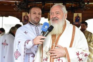 (Video) „Mântuirea noastră vine prin Cruce” – IPS Andrei