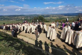 Procesiunea „Calea Crucii”, pe Dealul Muncelu, judeţul Neamţ