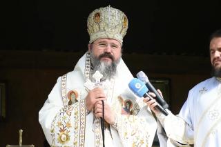 (Video) „Avem o cruce! Să o iubim și să o îmbrățișăm asemenea Mântuitorului” – PS Macarie