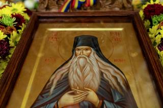 (Audio) Sfântul Paisie Velicicovschi: „Să-ți pui nădejdea în Dumnezeu și să calci peste frică”