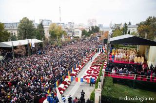 (Foto) „Bucură-te, Sfântă Parascheva, mult folositoare!” – Liturghie arhierească în cinstea Ocrotitoarei Moldovei, 2022