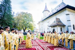 Rugăciune și comuniune la Mănăstirea „Sfântul Ioan cel Nou de la Suceava”
