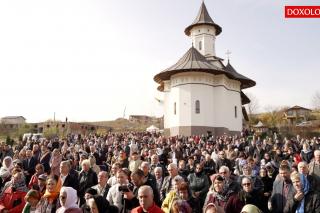 (Video) Biserica „Acoperământul Maicii Domnului” din satul Vânători județul Iași, a fost sfințită