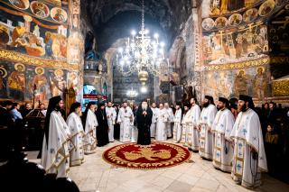 Liturghie de noapte în cinstea Sfintei Parascheva la Catedrala Arhiepiscopală din Suceava