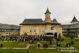(Video) Sfântul Cuvios Paisie de la Neamț, cinstit de șase ierarhi la Mănăstirea Neamț