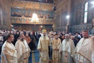Liturghie arhierească în Parohia Sărata din Piatra Neamț