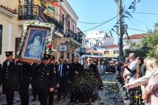 (Foto) Procesiune cu moaștele Sfântului Ierarh Nectarie – Eghina, 2022