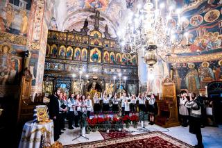 Sfântul Ioan cel Nou a fost colindat de tinerii Centrelor „Ecclesia” ale Arhiepiscopiei Sucevei și Rădăuților