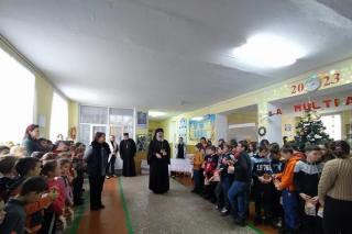 Daruri pentru copiii de la gimnaziul din Băhrinești-Florești