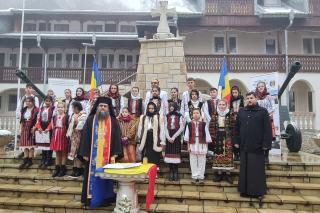 Sărbătoarea Sfântului Andrei și Ziua Națională a României, la Mănăstirea nemțeană „Sfânta Cruce”