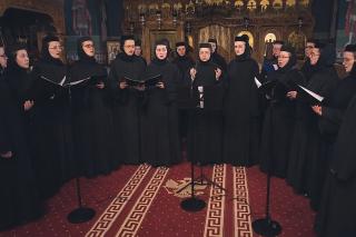 (Video) Corul maicilor de la Mănăstirea Paltin-Petru Vodă – În orașul Betleem