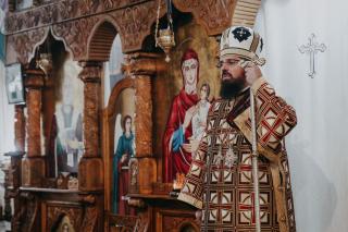 (Video) În evanghelia tămăduirii femeii gârbove, Domnul Hristos ne dă o lecție din zona bunului simț – PS Benedict