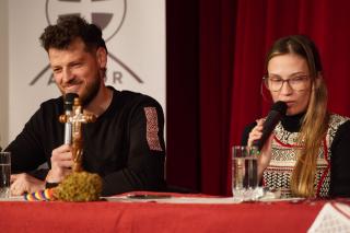 Diana și Sorin Gadola, invitații ultimei conferințe organizate de ASCOR Alba Iulia în Postul Nașterii Domnului