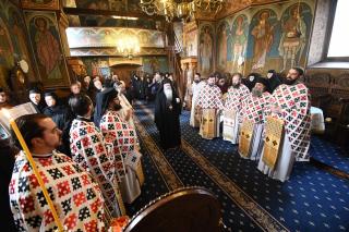 Slujire arhierească la hramul Bisericii „Sfinţii Atanasie şi Chiril” a Mănăstirii Copou