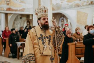 (Video) PS Benedict: „Creștea cu vârsta, cu înțelepciunea și cu harul” | Predică în ziua de Anul Nou 2023