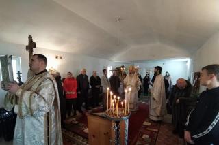 PS Antonie a slujit în Parohia „Soborul Tuturor Sfinţilor” din Floreşti