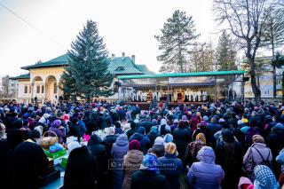 Ierarhii Arhiepiscopiei Sucevei și Rădăuților au săvârșit Taina Sfântului Maslu de obște la Mănăstirea „Sfântul Ioan cel Nou”