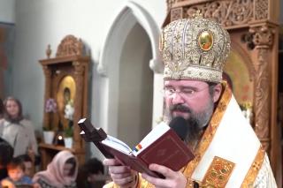 (Video) Episcopul Macarie: „Avem cu toții o cruce de purtat! Să o iubim și să o îmbrățișăm!”