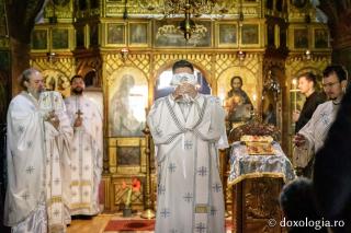 (Foto) „Să tacă tot trupul omenesc...” – Sfânta Liturghie din Sâmbăta Mare la Mănăstirea Bucium