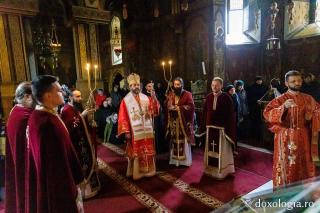 Joia Mare sau amintirea instituirii Tainei Sfintei Euharistii | Slujbă arhierească la Mănăstirea „Sfinții Trei Ierarhi”