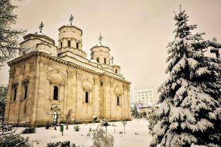 (Foto) Peisaj de iarnă în luna aprilie la Mănăstirea Golia