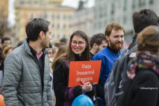 tineri la Marșul pentru viață