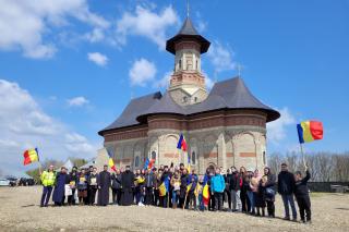 Credincioșii din Hârlău au mers în procesiune până la Mănăstirea Sângeap-Basaraba