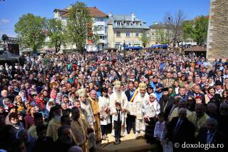 Ansamblul Parohiei „Sfântul Gheorghe” din Botoșani a primit astăzi veșmânt de lumină: „Cenușăreasa orașului Botoșani a devenit acum Mireasa lui Hristos”