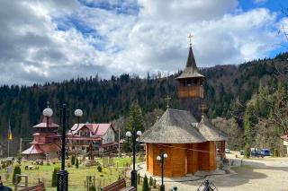 Seminariști de la Neamț, voluntari la Mănăstirea Paltin – Petru Vodă