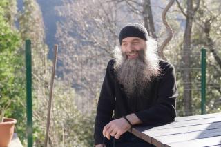 (Video) Părintele Pimen Vlad – îndemnuri pentru lume, din Grădina Maicii Domnului