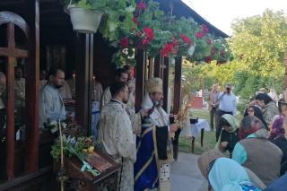 Slujbă arhierească la hramul Parohiei „Pogorârea Duhului Sfânt” din Iași