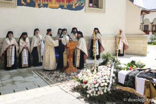 Stavrofora Onufria Nechifor, fosta stareță a Mănăstirii Văratec, a fost condusă pe ultimul drum