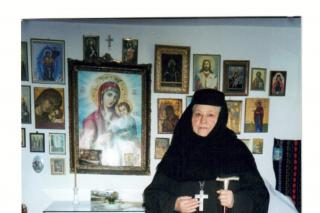 Drum lin către Patria Cerească – gânduri la trecerea la Domnul a Stavroforei Onufria Nechifor