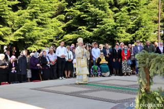 Părintele Mitropolit Teofan la hramul Mănăstirii Guranda: „Să primim Sfânta Treime în inima noastră”