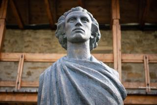 bust Mihai Eminescu