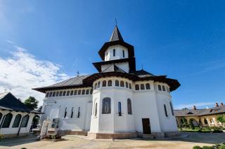 (Foto) Pași de pelerin la Mănăstirea Vladimirești