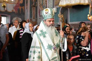 PS Ignatie: „De Pogorârea Duhului Sfânt ar trebui să ne aducem aminte că, prin Botez, Mirungere și Sfânta Euharistie noi am devenit bisericile cele vii ale lui Hristos”