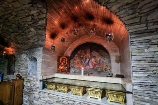 (Foto) Închinare la moaștele sfinților mucenici de la Adamclisi