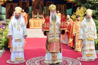 Trei ierarhi la hramul catedrale episcopale din Husi