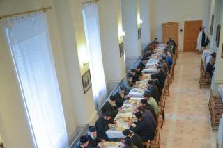 Starețul unei mănăstiri Îl reprezintă pe Hristos