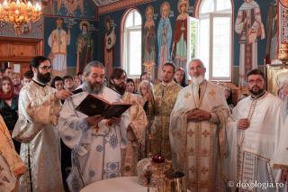 PS Nichifor Botoșăneanul alături de preoții slujitori
