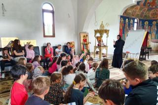 Tabără de educație și creație la Mănăstirea Paltin