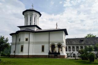 Mănăstirea Surpatele